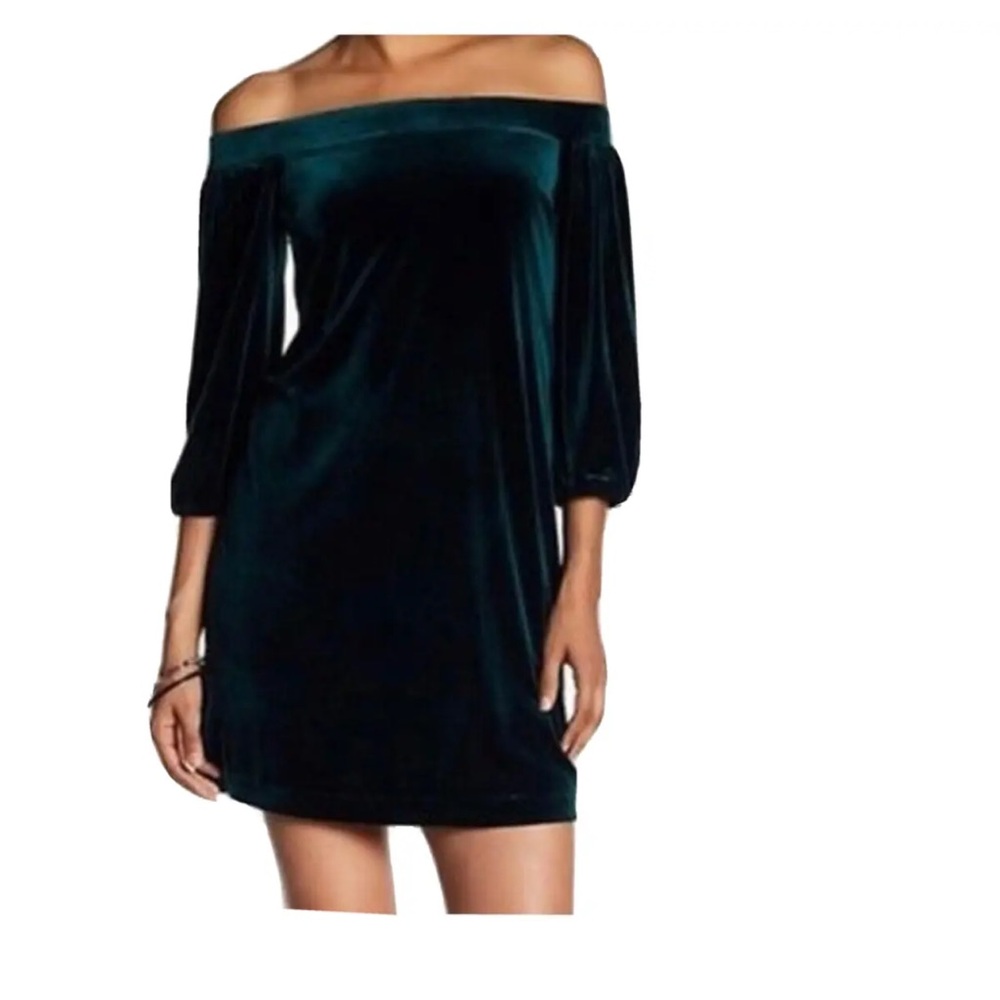 Vince Camuto | XS | Emerald Green Velvet Off Shoulder 3/4 Sleeve Mini Dress